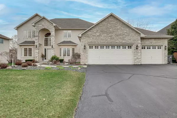 9642 Jonathan LN, Eden Prairie, MN 55347