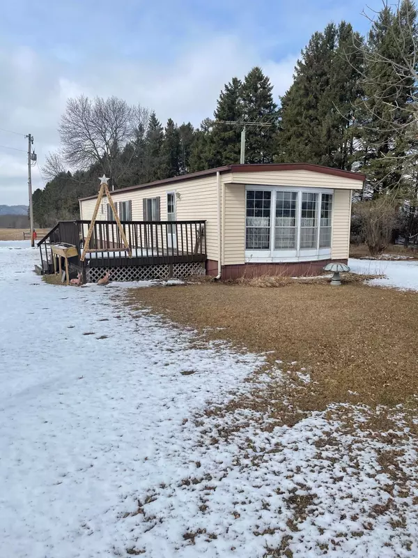 61401 County Road 84, Kellogg, MN 55945