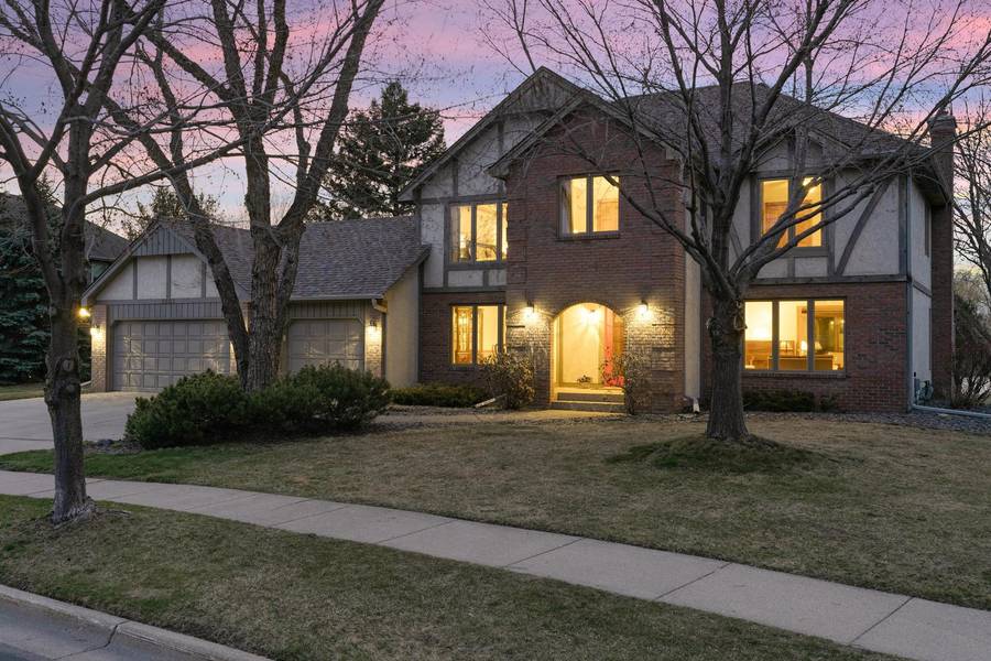 2307 Field Stone DR, Mendota Heights, MN 55120