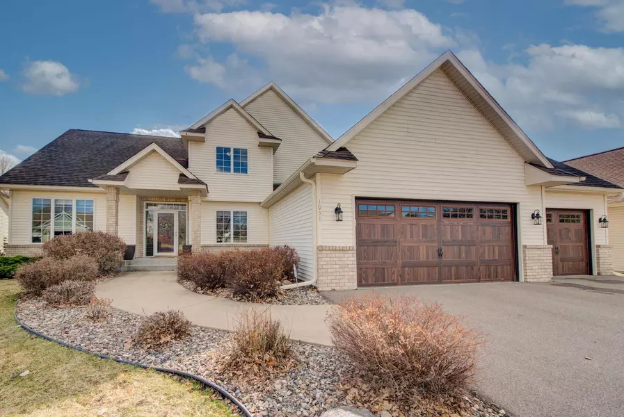 1051 Bluff PASS S, Chaska, MN 55318