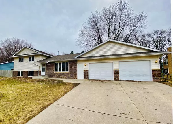 Waseca, MN 56093,817 10th AVE NW