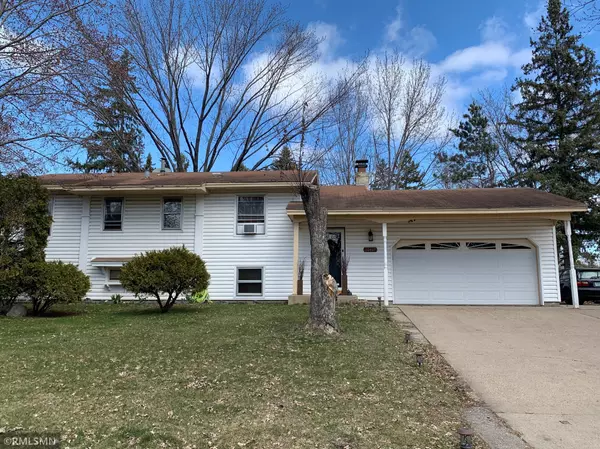 10417 Hollywood BLVD NW, Coon Rapids, MN 55433