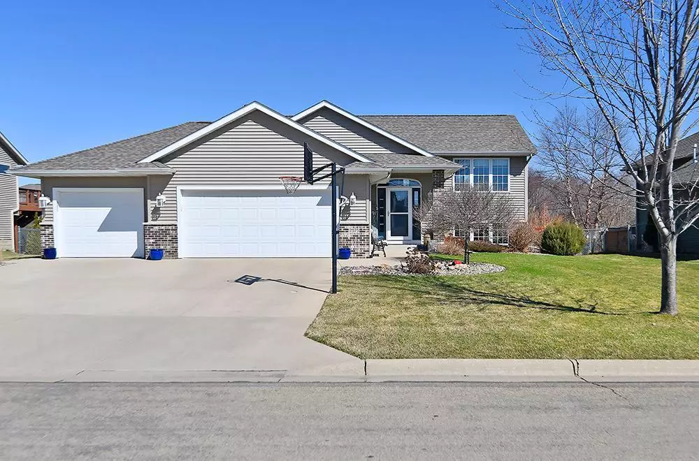 Owatonna, MN 55060,2575 Stony Creek DR