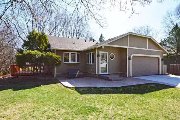 5678 Deer TRL W, Shoreview, MN 55126