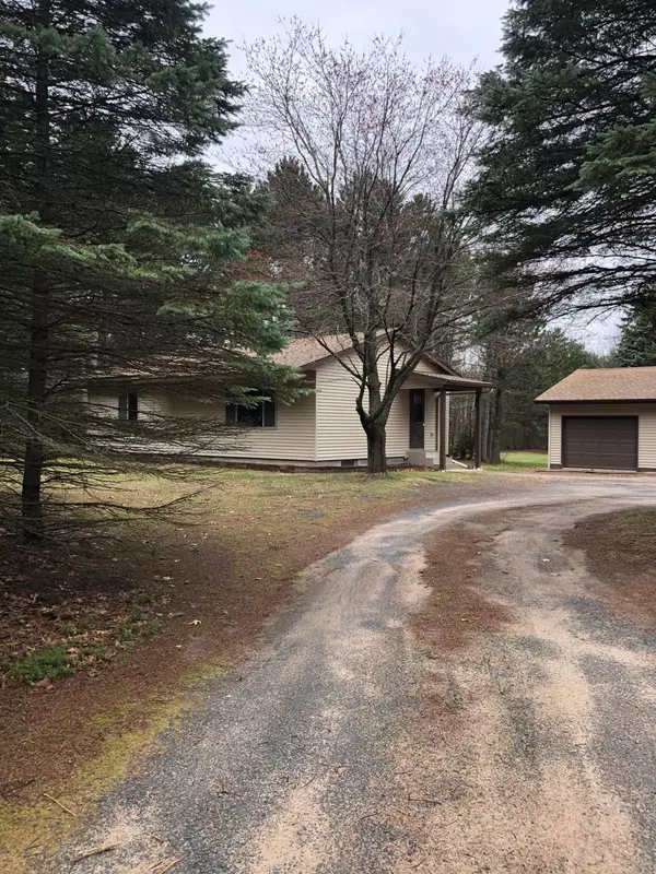 5462 Pine LN, North Branch, MN 55056