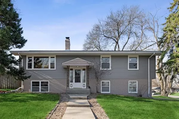 601 Oakland DR, Burnsville, MN 55337