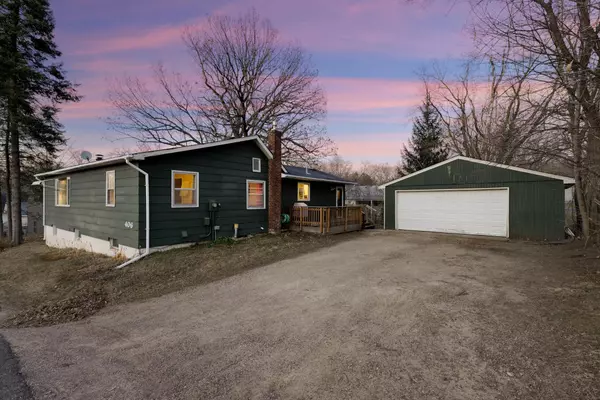 406 Faversham RD, Willernie, MN 55090