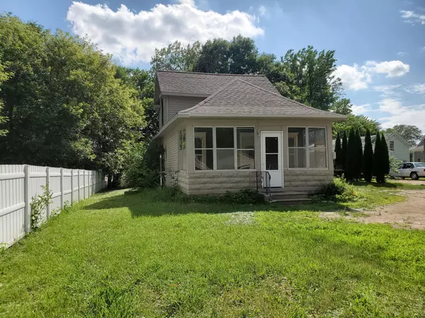 Marshall, MN 56258,106 1/2 N 1st ST