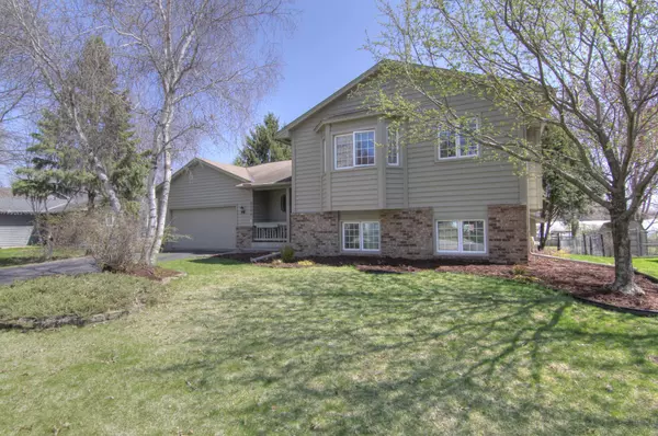 9164 Rosewood LN N, Maple Grove, MN 55369