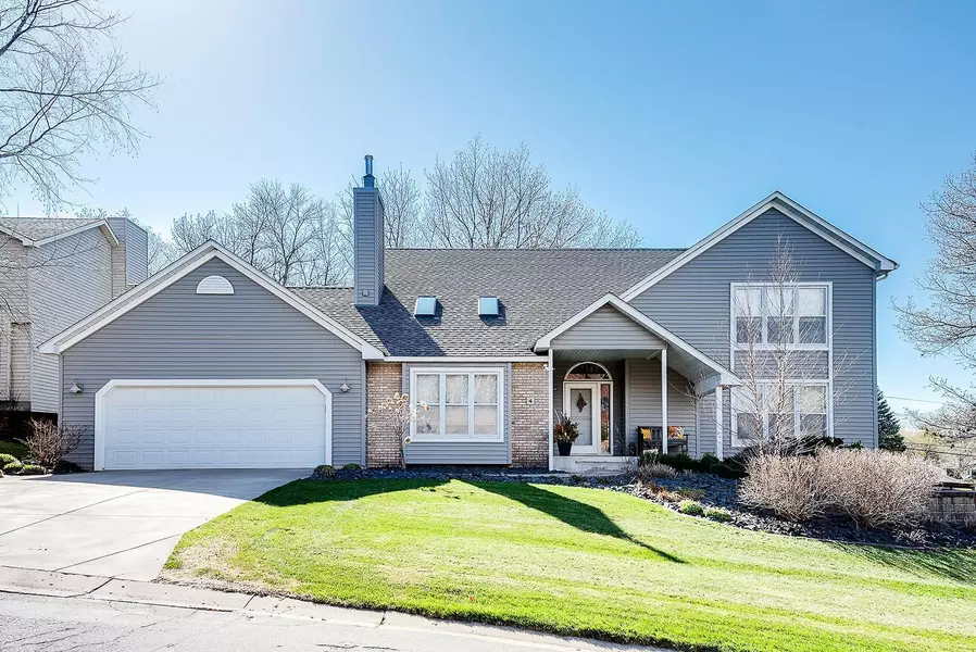 4 Oak Ridge DR, South Saint Paul, MN 55075