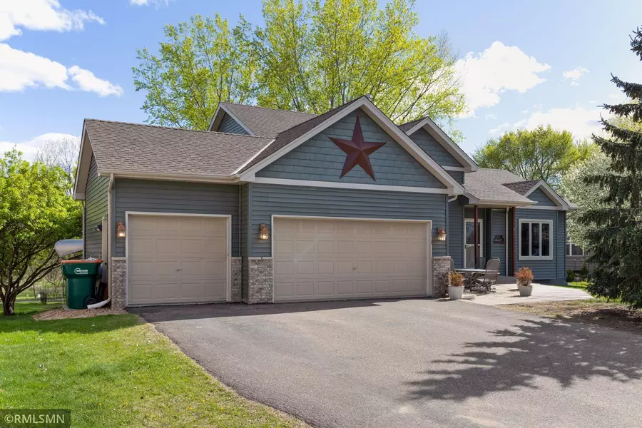 2212 Clearwater Creek CT, Lino Lakes, MN 55038