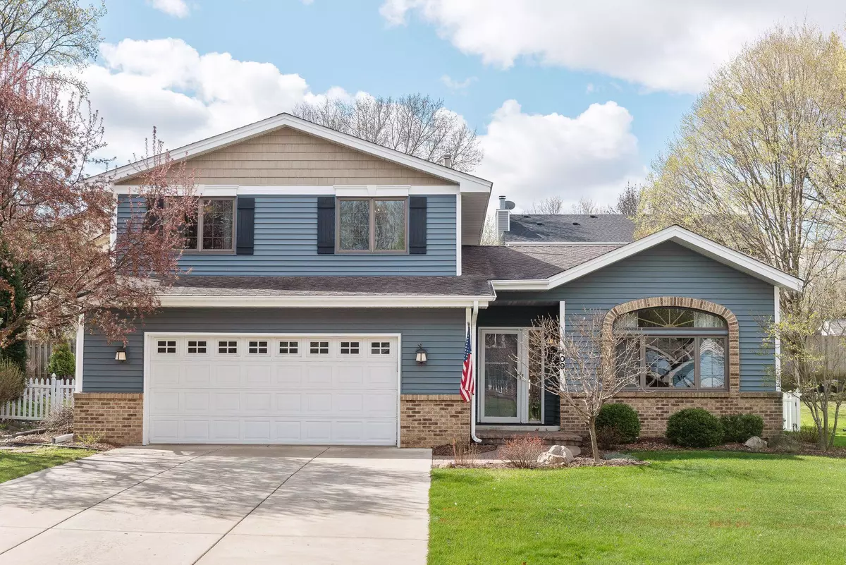 Burnsville, MN 55306,409 Interlachen LN