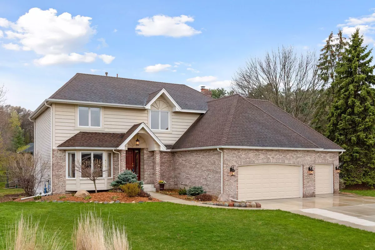 Vadnais Heights, MN 55127,416 Oak Creek CIR