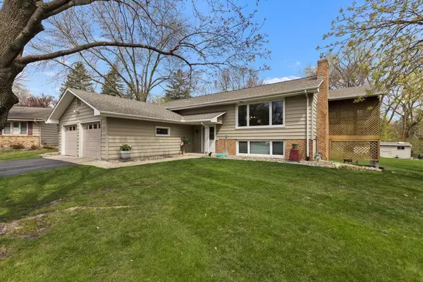 Edina, MN 55439,5408 Creek View LN