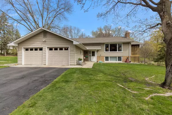 5408 Creek View LN, Edina, MN 55439