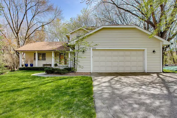 9301 Amsden WAY, Eden Prairie, MN 55347