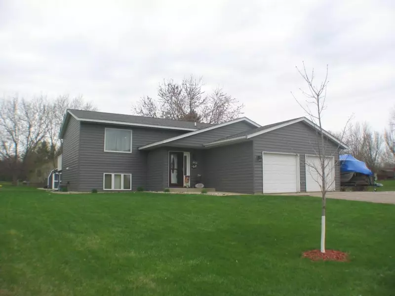 1233 Lakecrest DR, Alexandria, MN 56308