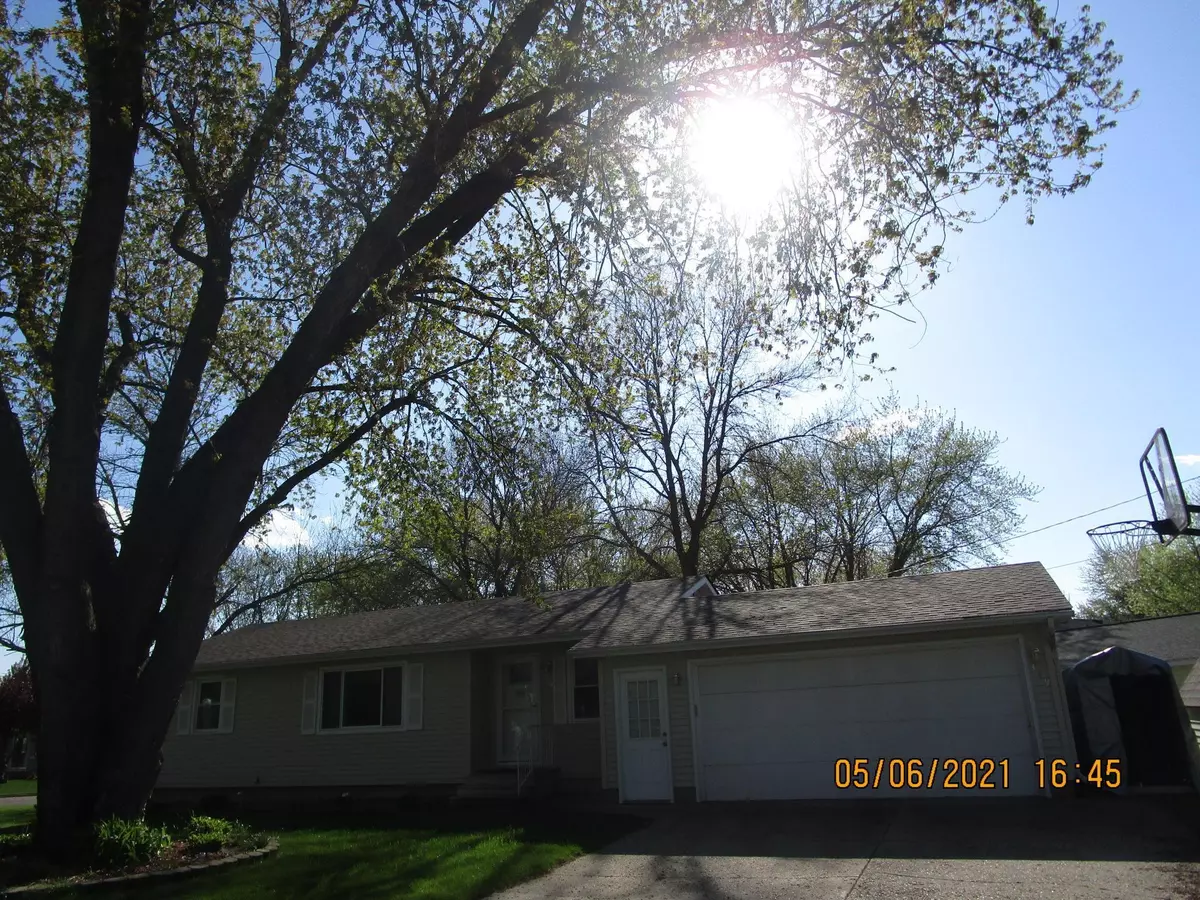 Owatonna, MN 55060,349 Woodland DR