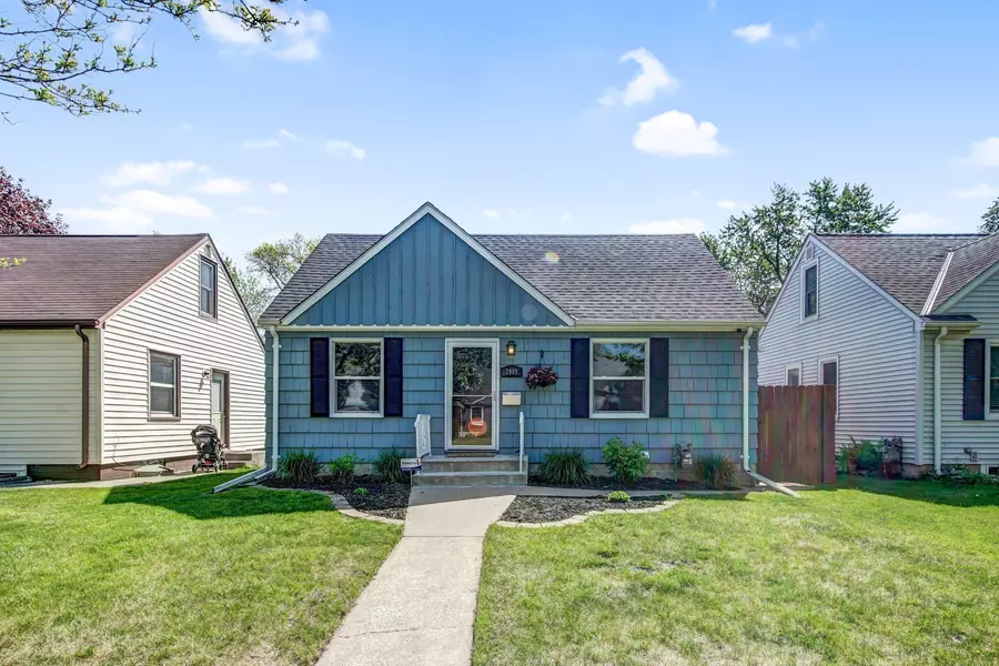 2909 Blackstone AVE, Saint Louis Park, MN 55416