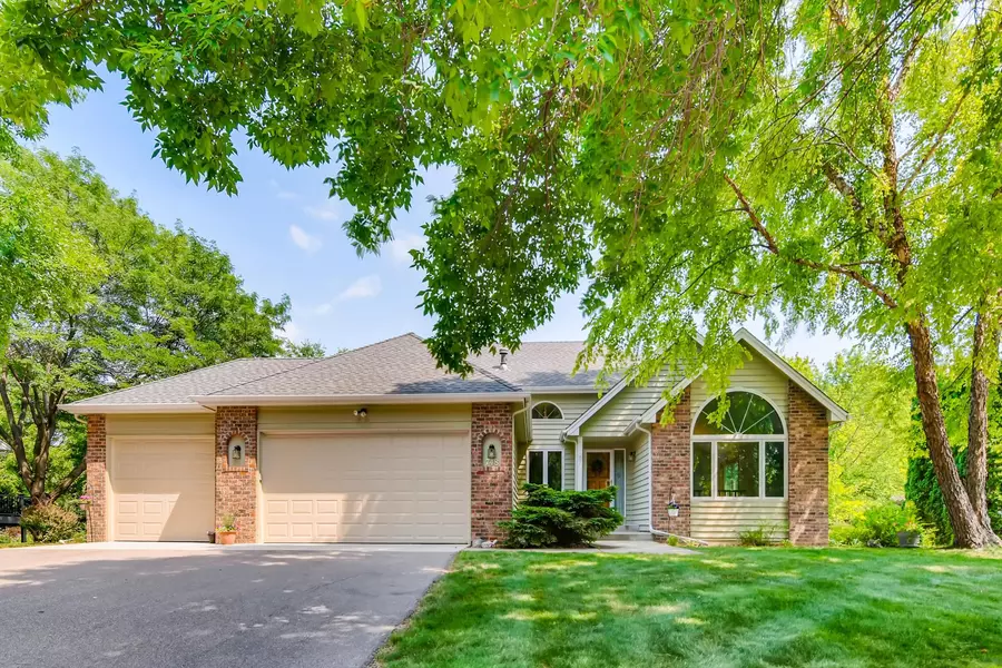 748 Ashley DR, Chaska, MN 55318