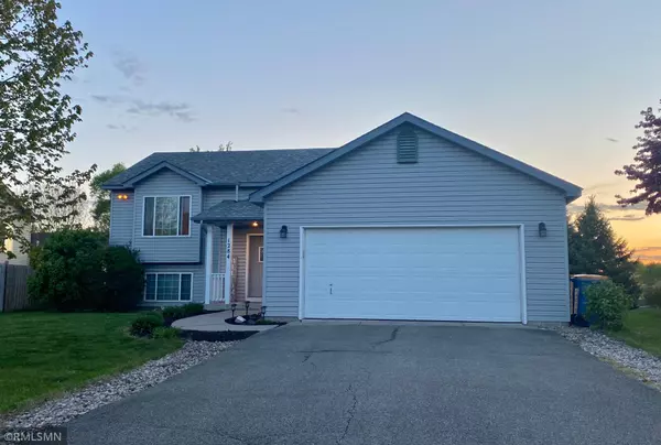 1284 Cider CIR,  Shakopee,  MN 55379