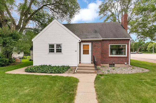 24 Minnesota  ST E, Saint Joseph, MN 56374