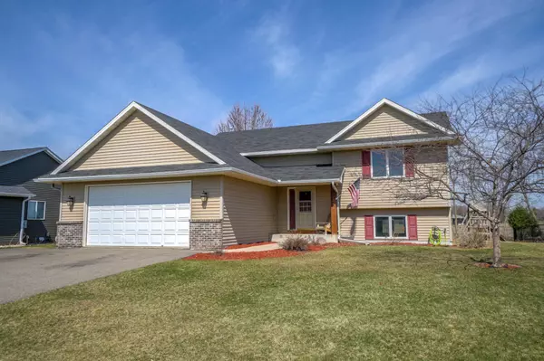 1259 Blue Jay PL, New Richmond, WI 54017