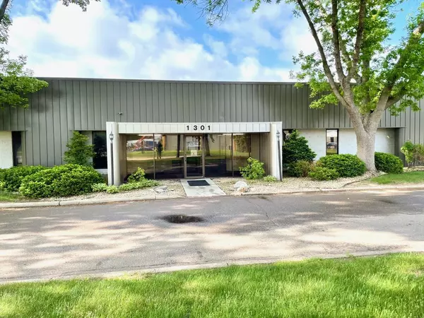 1301 Cliff RD E #2 &36, Burnsville, MN 55337