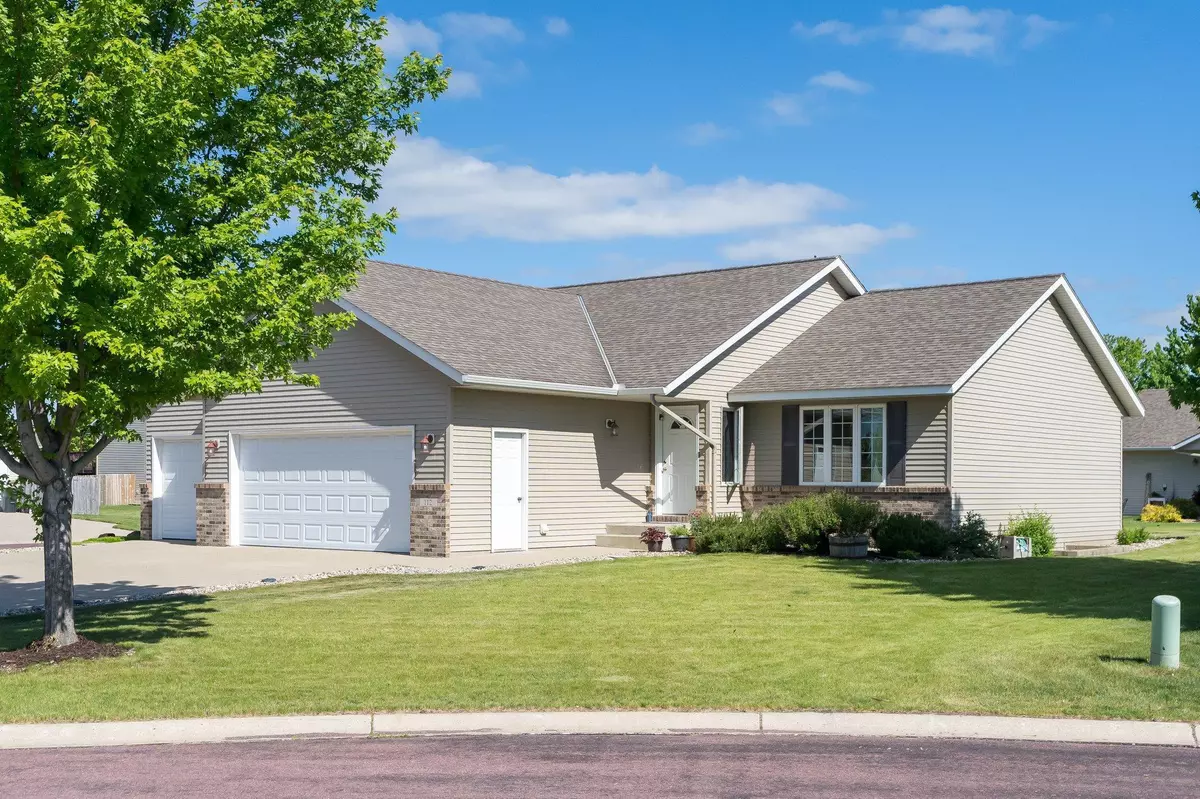 Mankato, MN 56001,112 Sawgrass CT