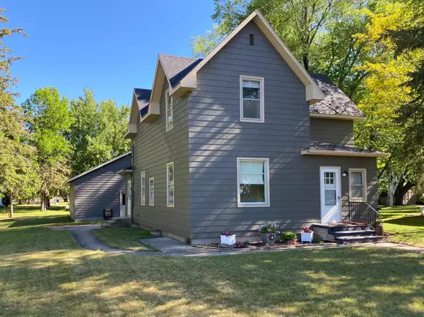 15 4th ST SW, Melrose, MN 56352