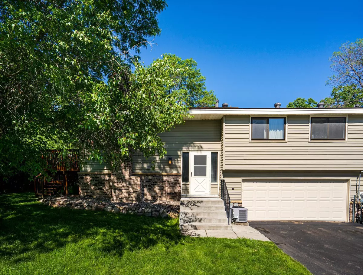 Eagan, MN 55122,1654 Hickory LN