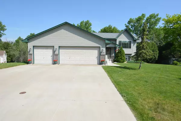 Oakdale, MN 55128,7322 31st ST N