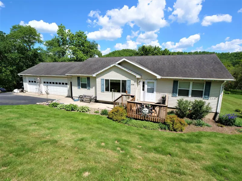 S1518 Shawnee DR, Alma, WI 54610