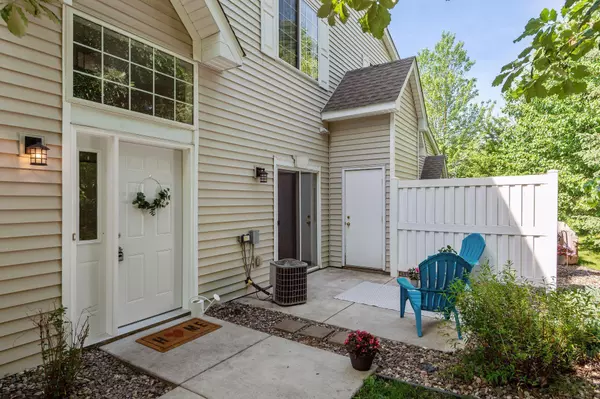 Eden Prairie, MN 55347,17692 Hackberry CT