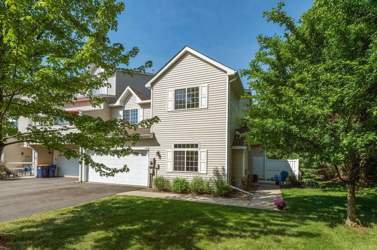 Eden Prairie, MN 55347,17692 Hackberry CT