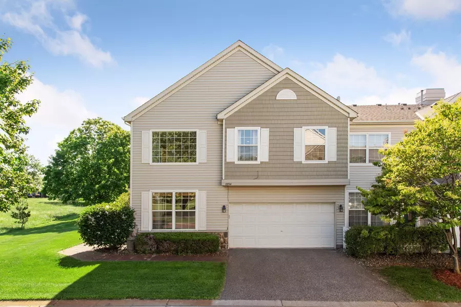 1894 Bluestem LN, Shoreview, MN 55126