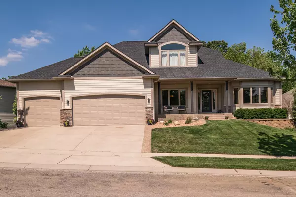 2295 Teakwood LN SW, Rochester, MN 55902