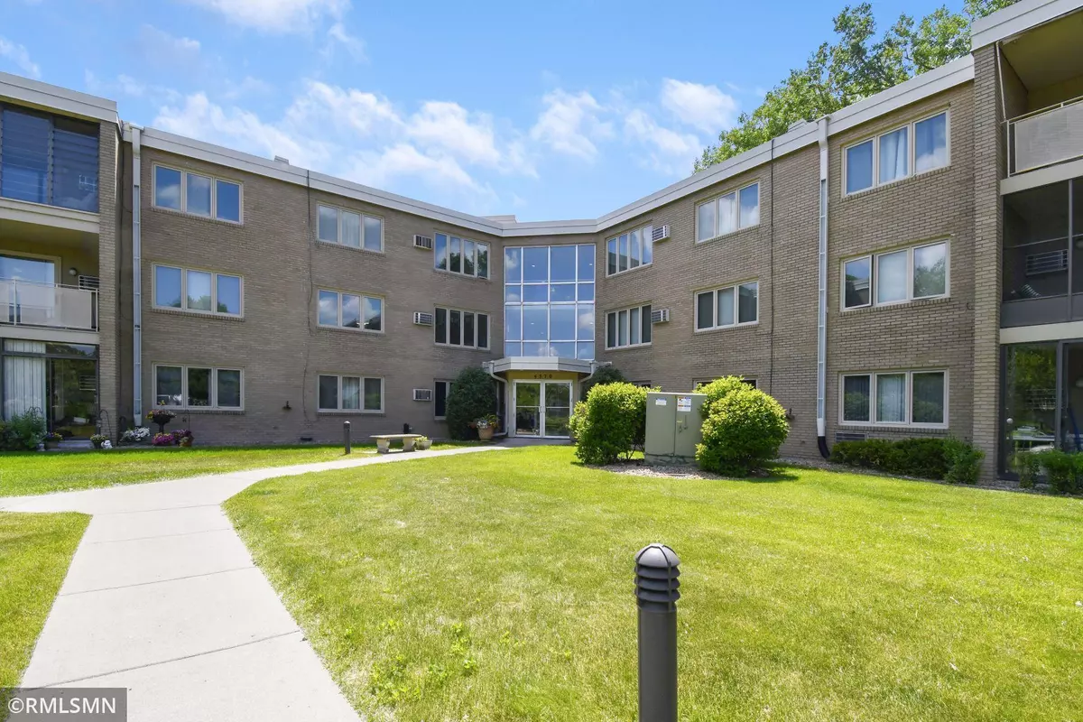 Edina, MN 55436,4370 Brookside CT #215