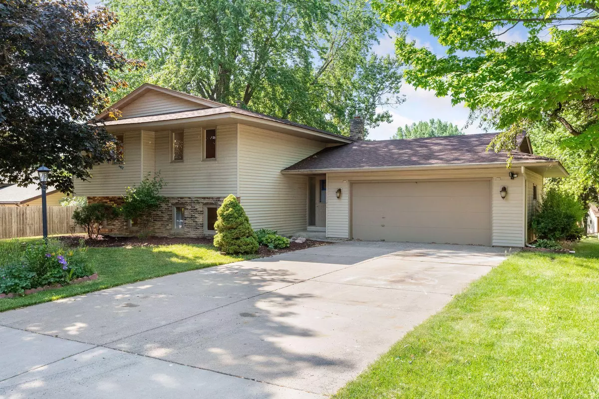 Chanhassen, MN 55317,503 Highland DR