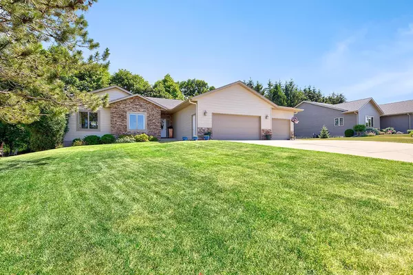 Owatonna, MN 55060,185 Hickory LN NE