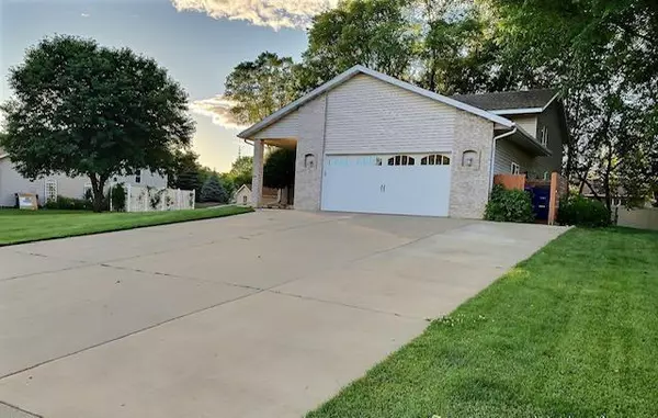 Cannon Falls, MN 55009,210 Ridgecrest DR