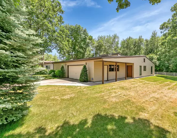 1748 Cherry LN, Saint Cloud, MN 56304