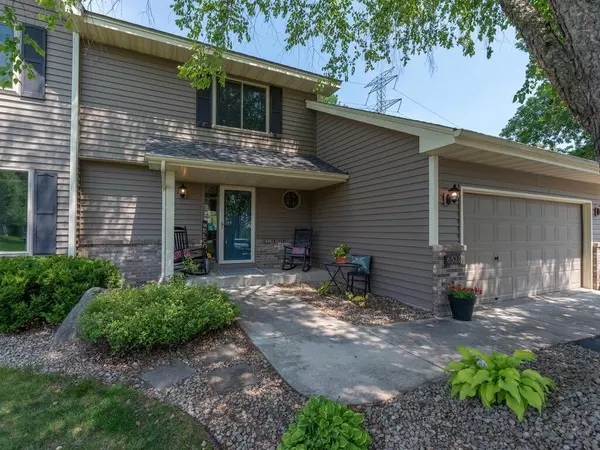 Eden Prairie, MN 55346,6521 Promontory DR