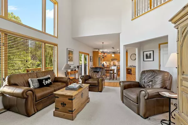 Chanhassen, MN 55317,750 Lake Susan Hills DR