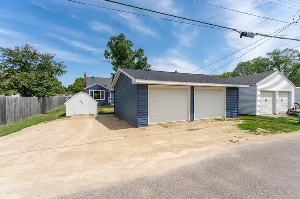 Cannon Falls, MN 55009,807 Hoffman ST W