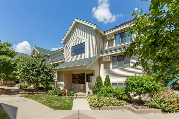 Edina, MN 55435,7618 York AVE S #1319