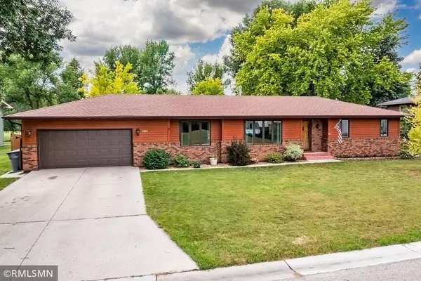 2509 Fairway DR, Moorhead, MN 56560