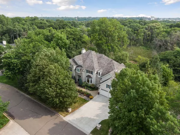 13932 Emerald RDG, Minnetonka, MN 55305