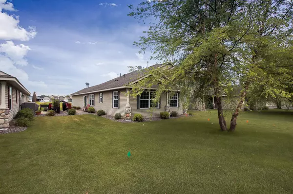 924 Fairfield PL NW, Isanti, MN 55040