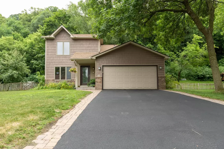 2113 Eagle Bluff CIR, Burnsville, MN 55337